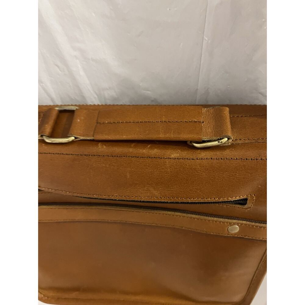 Brown Leather Messenger Bag Vintage 11x10x3 Some Wear And Buckle Is Loose As Is - Picture 13 of 16